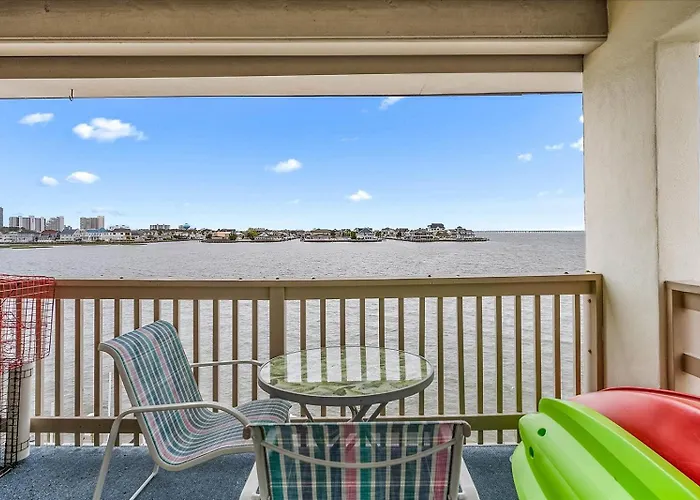2 Bedroom, 3rd Floor With Great Views! Holiday home *