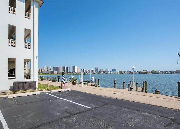 2 Bedroom, 3rd Floor With Great Views!